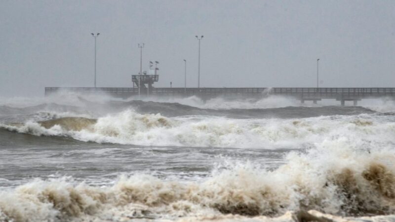 Texas, daños por el huracán Hanna y aumento de casos Covid-19