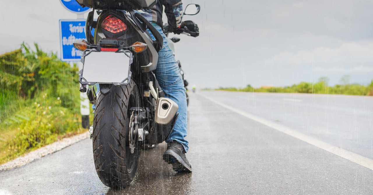 Tips para manejar tu moto en temporada de lluvias