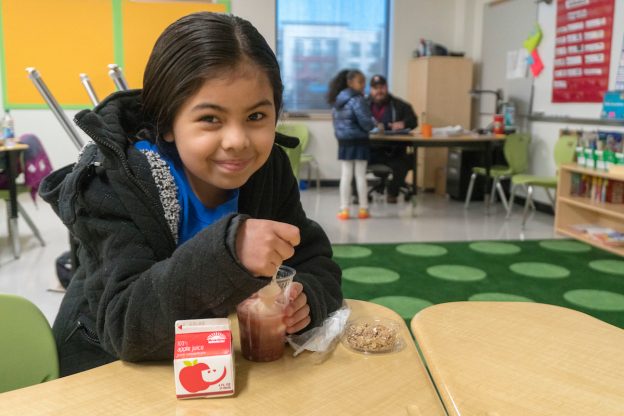 HISD abre un centro de distribución de comida